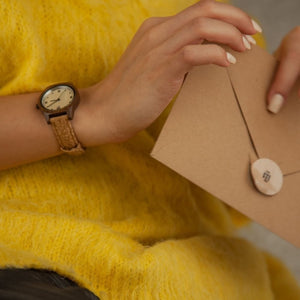 שעון יד מעץ לאישה אלנה